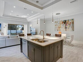 840 98th Ave N in Naples, FL - Foto de edificio - Building Photo