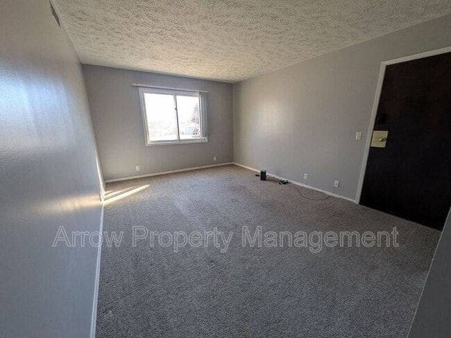 1725 N Iowa Ave in York, NE - Building Photo - Building Photo