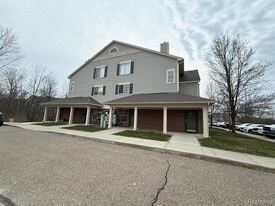 11102 Pinehurst Ln in Grand Blanc, MI - Building Photo