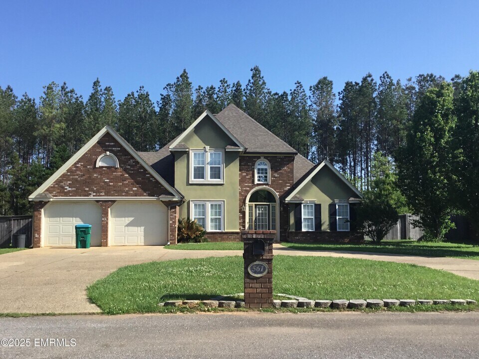 561 Natures Way in Meridian, MS - Building Photo