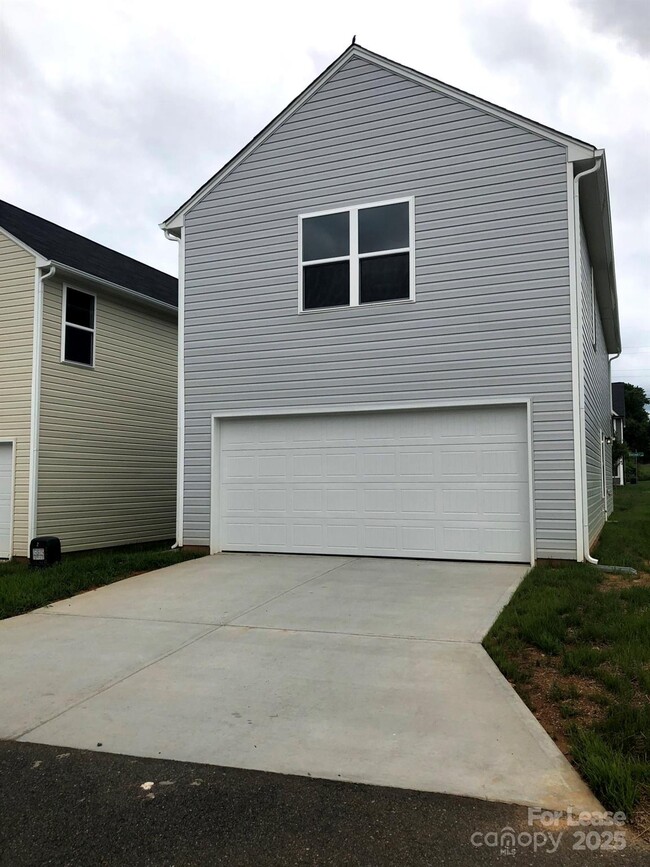 1704 Overcreek Cir in Winston-Salem, NC - Building Photo - Building Photo