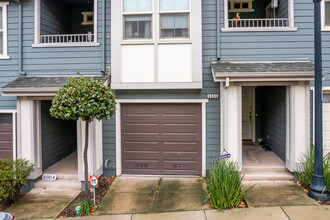 6010 Old Quarry Loop in Oakland, CA - Foto de edificio - Building Photo