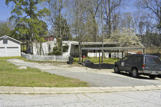 3260 Due West Rd in Dallas, GA - Building Photo - Building Photo