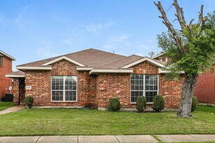 705 Pine Hollow Dr in Desoto, TX - Building Photo