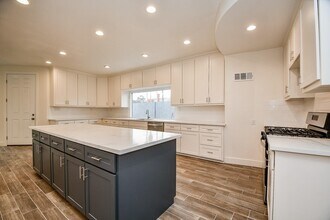 8115 Fondren Lake Dr in Houston, TX - Building Photo - Building Photo