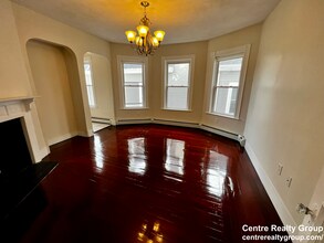 19 Banks St, Unit 2 in Somerville, MA - Foto de edificio - Building Photo