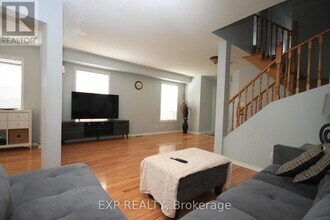 1318 Mowat Ln in Milton, ON - Building Photo - Building Photo