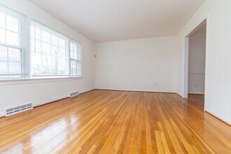 9022 Joi Dr in Richmond, VA - Foto de edificio - Building Photo