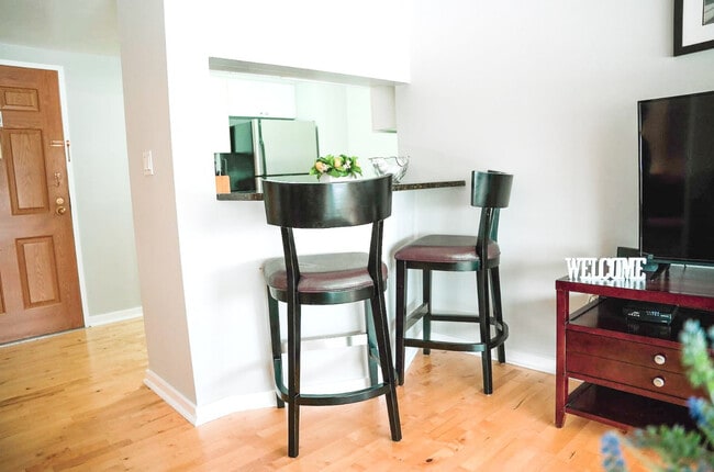 127 Greyrock Pl in Stamford, CT - Building Photo - Building Photo