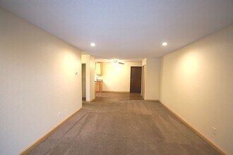 401 E Burnsville Pkwy in Burnsville, MN - Building Photo - Building Photo