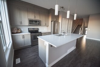 40 Sage Bluff Rd NW in Calgary, AB - Building Photo - Building Photo