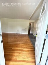 544 Pool Rd in North Haven, CT - Building Photo - Building Photo