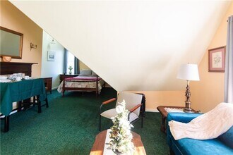 54 Malbone Rd in Newport, RI - Building Photo - Building Photo