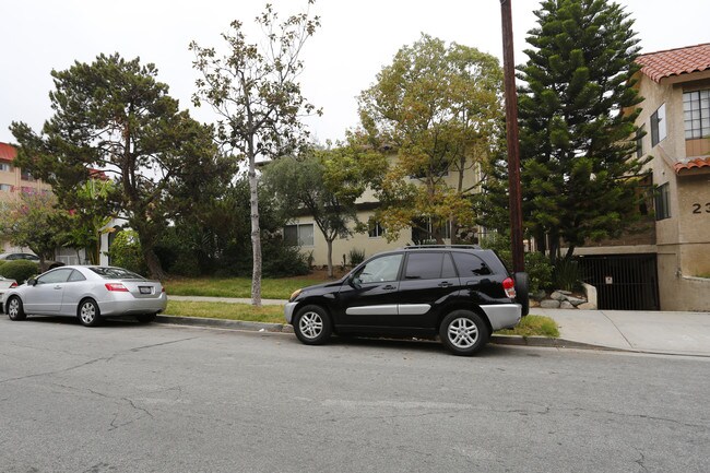 236 N Cedar St in Glendale, CA - Foto de edificio - Building Photo