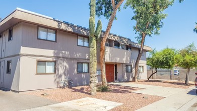 Glen Square in Glendale, AZ - Building Photo - Building Photo