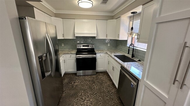 property at 2 W Mistybreeze Cir