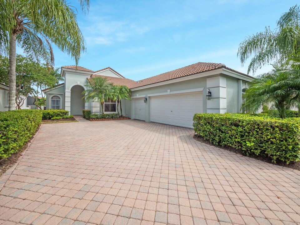 8282 Spyglass Dr in West Palm Beach, FL - Building Photo