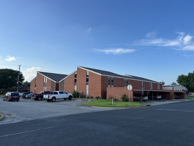 Whispering Oaks Apartment Homes El Campo in El Campo, TX - Building Photo - Building Photo