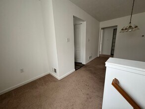 226 Chesna Dr in Pittsburgh, PA - Building Photo - Building Photo