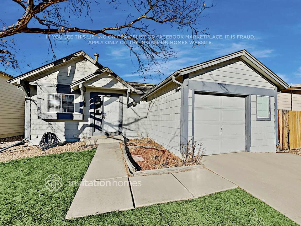 18923 E Carmel Dr in Aurora, CO - Building Photo