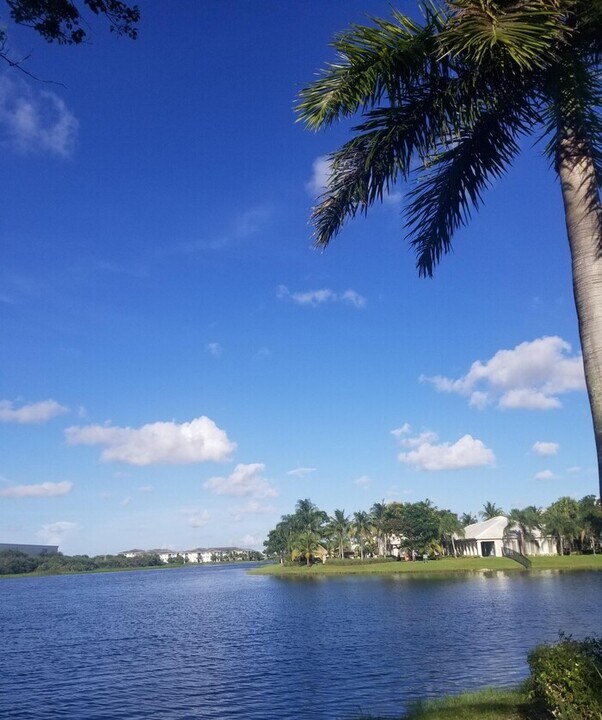 720 SW 111th Ave in Pembroke Pines, FL - Building Photo