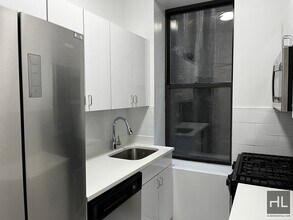 WEST 72 STREET in New York, NY - Building Photo - Building Photo