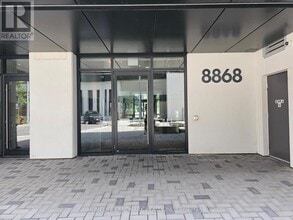 8868 Yonge St in Richmond Hill, ON - Building Photo - Building Photo