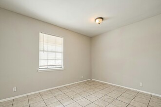 8430 Round Rock Dr in Houston, TX - Building Photo - Building Photo