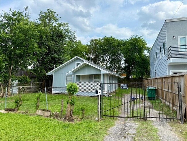 4426 Phlox St in Houston, TX - Building Photo - Building Photo