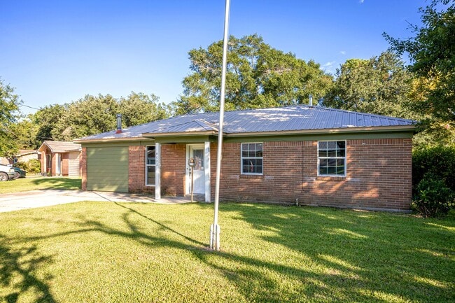 4702 Coronada Ave in Pascagoula, MS - Building Photo - Building Photo