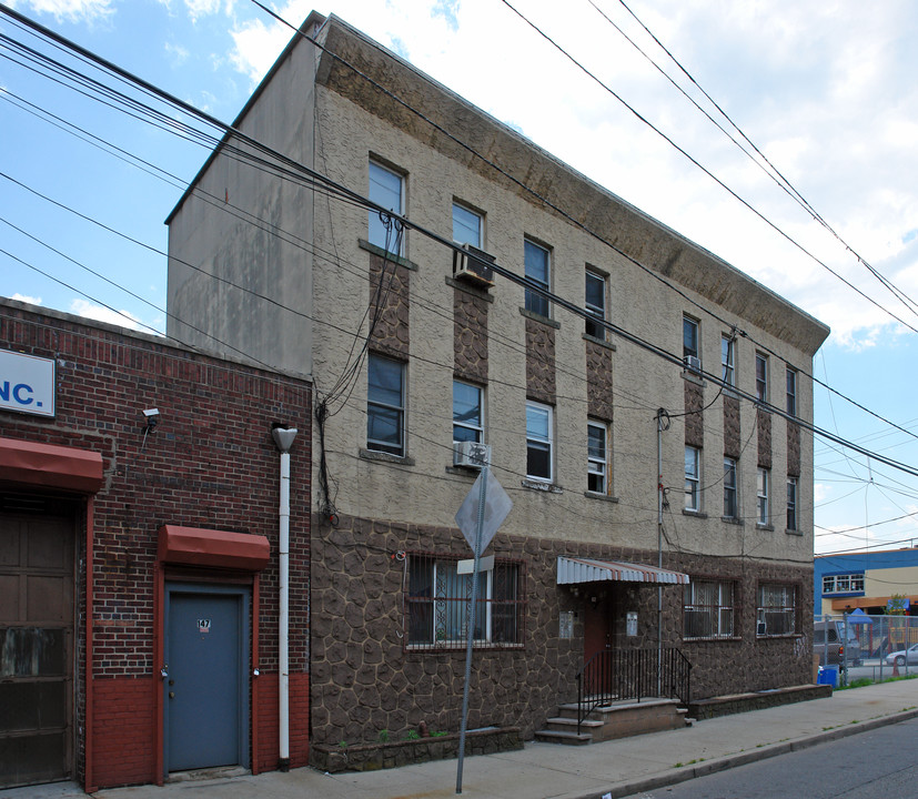 149-151 New Jersey Railroad Ave in Newark, NJ - Building Photo