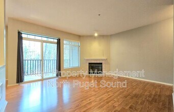 18930 Bothell Everett Hwy in Bothell, WA - Foto de edificio - Building Photo