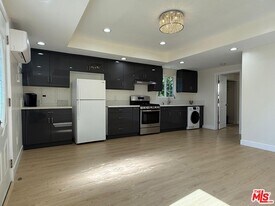 6500 Teesdale Ave in Los Angeles, CA - Building Photo
