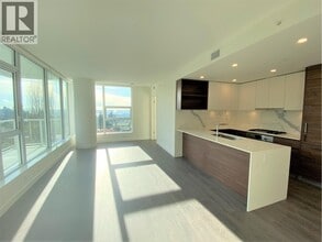 595 Austin Ave in Coquitlam, BC - Building Photo - Building Photo