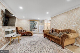 10904 Gainsborough Rd in Potomac, MD - Building Photo - Building Photo