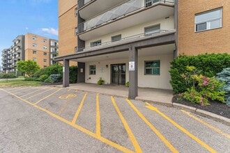 Lynden Gate Estates in Brantford, ON - Building Photo - Building Photo