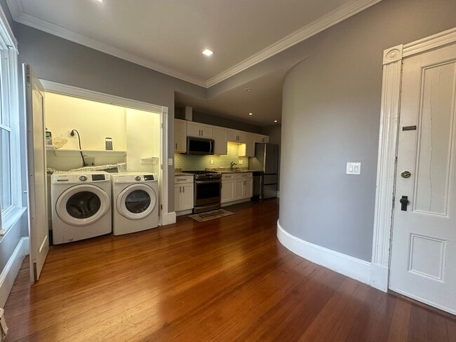 15 Monmouth St, Unit 1 in Boston, MA - Building Photo - Building Photo