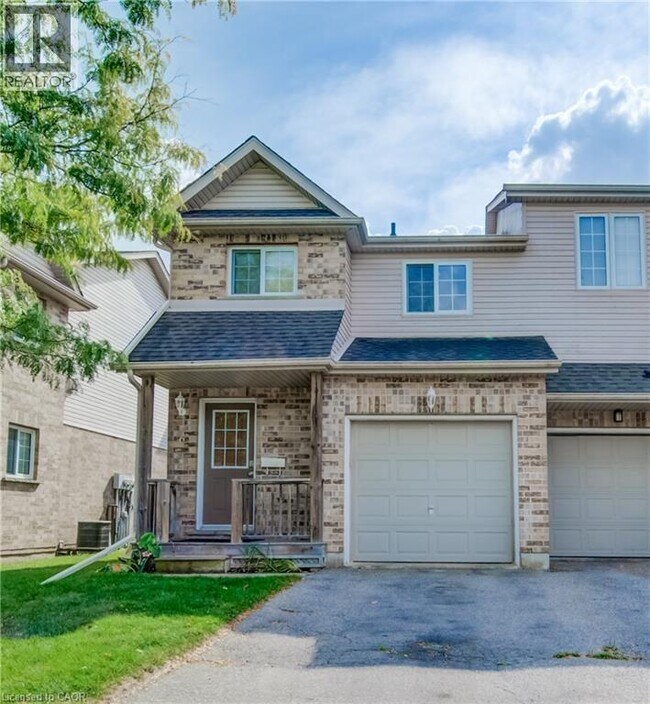 169 Bismark Dr in Cambridge, ON - Building Photo - Building Photo