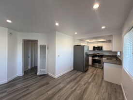 1639 W 205th St, Unit 4 in Torrance, CA - Building Photo