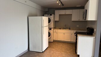 8581 101st Terrace, Unit 7-307 in Palos Hills, IL - Building Photo