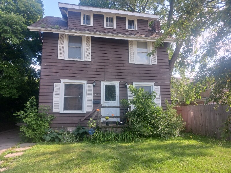817 Bancroft Ct in Lansing, MI - Foto de edificio