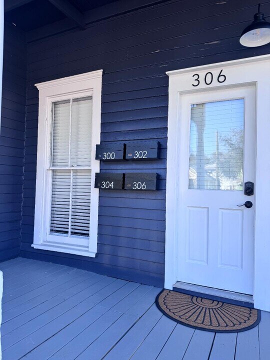 300 E 3rd St in Jacksonville, FL - Building Photo