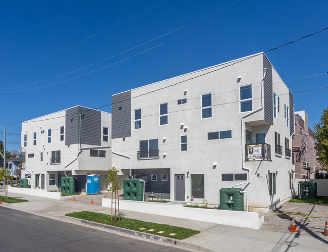 5004 Cahuenga Blvd in North Hollywood, CA - Foto de edificio - Building Photo