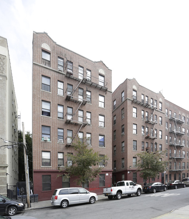 894 Rogers Pl in Bronx, NY - Building Photo