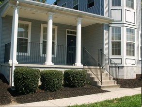 The Towns At Governor's Square in Harrisburg, PA - Foto de edificio - Building Photo