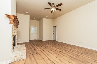 211 Dove Meadows Ln in Krum, TX - Building Photo - Building Photo