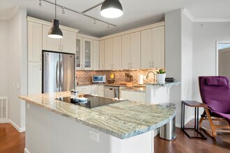 10184 Park Meadows Dr, Unit 1409 in Lone Tree, CO - Foto de edificio - Building Photo