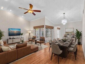 1361 Cottonwood Cir in Weston, FL - Building Photo - Building Photo