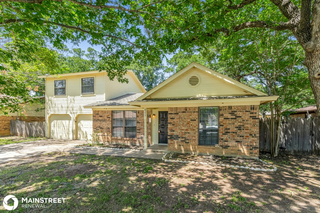 4217 Oak Country Dr in Arlington, TX - Building Photo