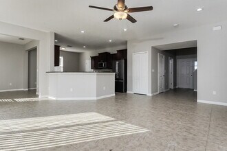 1132 Lauren Manor Loop in Ruskin, FL - Foto de edificio - Building Photo